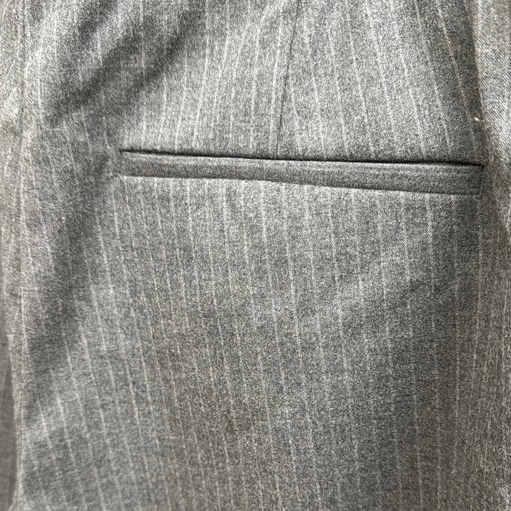 H&M NWT Gray Dress Pants Pinstripe with Textured Fabric and Tapered Fit - Picture 3 of 9
